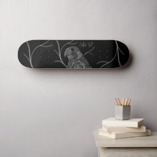 Skateboard Halcón peregrino en ramas de árbol con escritura a