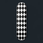Skateboard Harlequin blanco y negro<br><div class="desc">El estilo tradicional clásico del modelo elegante de los diamantes del Harlequin en blanco y negro contemporáneo</div>