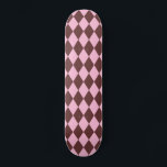 Skateboard Harlequin Brown y Pink<br><div class="desc">El estilo clásico tradicional de los elegantes diamantes de Harlequin en marrón y rosa contemporáneos.</div>