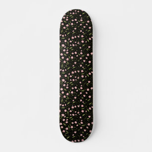 Skateboard Hermosa flor rosa en negro con patrón repetitivo