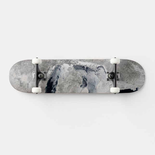 Skateboard Hielo En Los Grandes Lagos, Estados Unidos. (Horz)