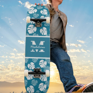 Skateboard Hoja Tropical de Monstera Floral Monograma Blanco 