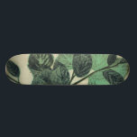 Skateboard Hojas y ramas en el fondo crema<br><div class="desc">Hojas y ramas verdes vibrantes descansan sobre un fondo crema en esta impresión de Jennifer Goldberger. A medida que la temporada cambia los colores de estas hojas se mantienen iguales,  aportando un poco de consistencia a tu vida.</div>