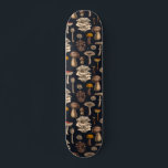Skateboard Hongos salvajes sobre negro de grafito<br><div class="desc">Varios hongos silvestres dibujados a mano,  patrón vectorial</div>