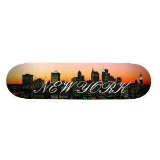 Skateboard Horizonte de Manhattan en el crepúsculo, imagen de