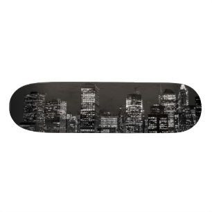 Skateboard Horizonte de Manhattan en la noche