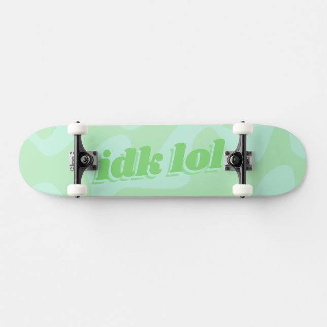 Skateboard IDK LOL Pastel Green Groovy Typografía moderna (Horz)