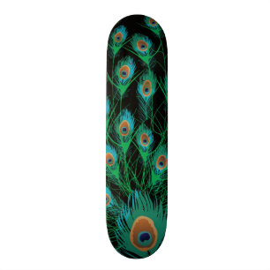 Skateboard Ilustracion con las plumas del pavo real en negro