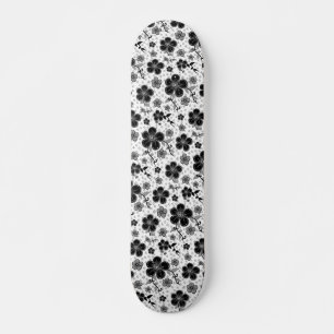 Skateboard Impresión floral en blanco y negro