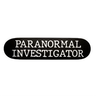 Skateboard Investigador Paranormal Cazando Fantasmas EVP