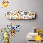 Skateboard Jardín de primavera mariposa Arcoiris Sunshine Gre<br><div class="desc">Un bonito patinaje con mucha luz del sol y arcos para niños y adultos. El diseño presenta arcos de lluvia, sol sonriente, flores de primavera, mariposa, vegetación y follaje, elementos perfectos para un jardín primaveral para los aficionados. Ideal como regalo para niños en cumpleaños y adultos en aniversarios y otras...</div>