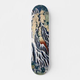 Skateboard Kirifuri baja en el soporte Kurokami en Shimotsuke