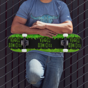 Skateboard La atención vegana feminista de SlipperyJoe llama