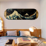 Skateboard La gran ola del artista japonés vintage de Kanagaw<br><div class="desc">Un puente único para un embarcadero apasionado que ama el mar. La Gran Ola es una famosa pintura del artista japonés Hokusai. Los colores y el contraste muestran el arte y la cultura de Japón. El ilustracion tiene las características de la pintura y un borde de contraste para mostrar las...</div>
