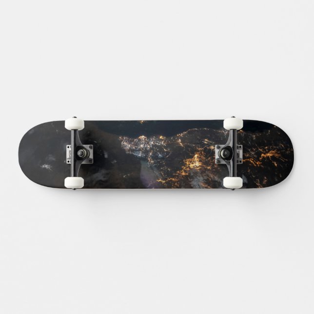 Skateboard Las Luces De La Ciudad De Jazán Y Sus Suburbios (Horz)