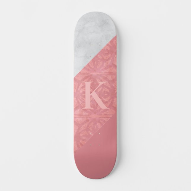 Skateboard Letra rosa rudimentaria y acuarela gris (Anverso)
