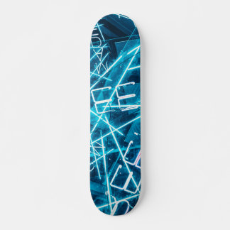 Skateboard Letras y líneas azules iluminadas en neón
