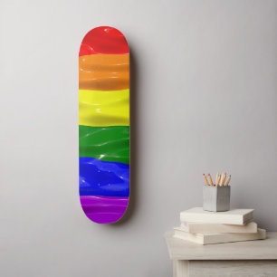 Skateboard LG: los regalos artísticos del Orgullo Gay de Slip
