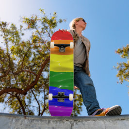 Skateboard LG: los regalos artísticos del Orgullo Gay de Slip