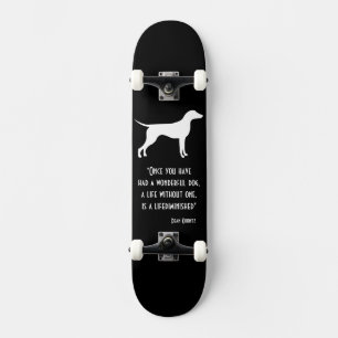 Skateboard Lindo perro blanco negro cita de Dean Koontz
