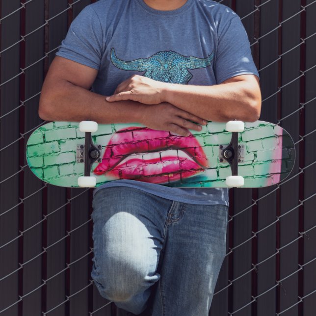 Skateboard - Lipstick Urban Street Art (Exterior 3)
