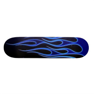 Skateboard llamas azules