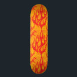 Skateboard Llamas del rojo del muchacho del patinador<br><div class="desc">Este monopatín se arde con las llamas amarillas y rojas frescas de nuestra colección del muchacho del patinador.</div>