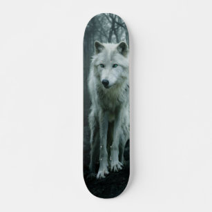 Skateboard Lobo blanco en el bosque