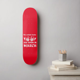 Skateboard LOS DUDOS MÁS COLOR NACEN EN EL cumpleaños DE MARZ