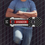 Skateboard Luchador patriótico de la línea roja delgada perso<br><div class="desc">Delgado Skateboard de Línea Roja - Bandera estadounidense en colores de bandera de bomberos, diseño angustiado . Personaliza este patinador con monograma inicial. Esta cubierta personalizada para patinadores de bomberos es perfecta para bomberos, bomberos, graduados de bomberos y regalos de retiro. DERECHOS RESERVADOS © 2020 Judy Burrows, Black Dog Art...</div>