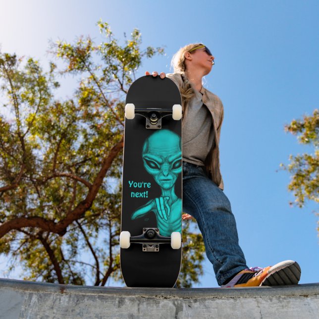 Skateboard ¡Mala Alien, eres la siguiente! (Exterior 1)