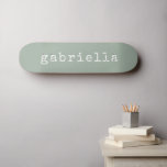 Skateboard Máquina de escribir simple Monograma Nombre Sage V<br><div class="desc">Simple y moderna Girly Cute Monograma Nombre Sage Green Skateboard con Typewriter Typography</div>