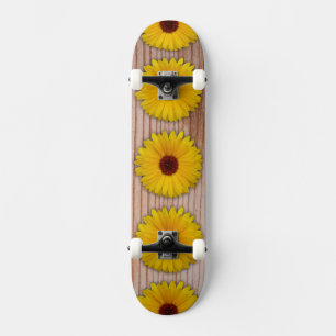 Skateboard Marigold de girasol en tablas de madera rusas