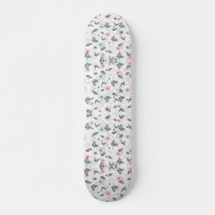 Skateboard Mariposa azul de acuarela vintage y floral rosa