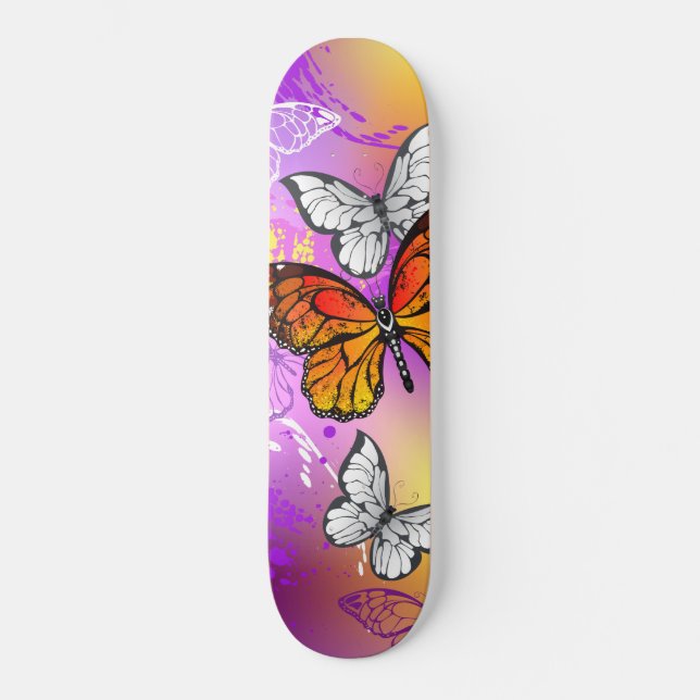 Skateboard Mariposas monarcas en fondo morado (Anverso)