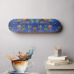 Skateboard Marítimo de peces dorados Vida marina Azul Mar Cor<br><div class="desc">Un océano azul vivo en tu patineta. Disfrute patinando en este hermoso equipo que lleva toda la vida marina a su puerta. Muestra peces,  estrellas de mar,  corales,  rayas de aguijón,  cangrejos,  etc.</div>