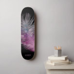 Skateboard *~* Medianoche Sky Pastel Boho Cosmic Feather<br><div class="desc">* Enérgicamente mejorado Mágico místico cósmico celeste gitano gitano gitano gitano gitano asombrosamente hermoso oscuro fondo del cielo azul de la Marina de Medianoche y brillante diseño celestial de plumas cósmicas. La pluma de ambiente mágico es muy ligera y susurrada. * Personalizar / Personaliza con tus INICIALES / MONOGRAMA o...</div>