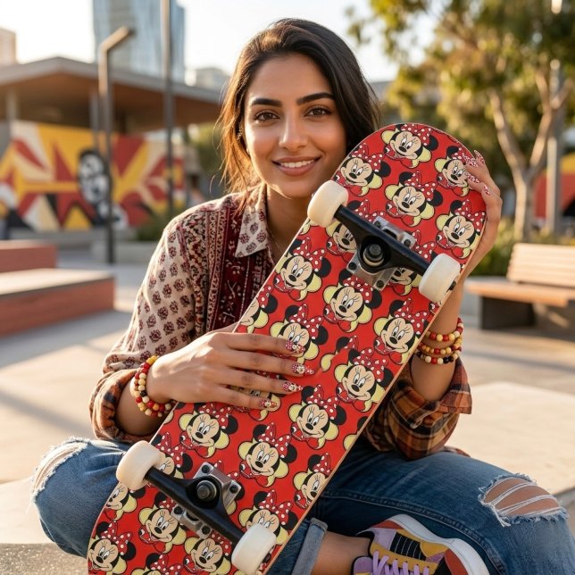 Skateboard Minnie (Subido por el creador)