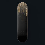 Skateboard Moda de lujo Black Gold Sparkly Purpurina Fringe<br><div class="desc">Esta lujosa y glamurosa impresión es el diseño perfecto para una mujer de diseño. Presenta una falsa cortina purpurina dorada brillante con una falsa tipografía purpurina sobre un simple fondo negro. Es un diseño elegante, moda, moderno y de moda con un toque de Hollywood. ***NOTA DE DISEÑO IMPORTANTE: Para cualquier...</div>