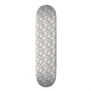 Skateboard Modelo blanco del cordón en fondo gris