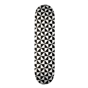 Skateboard Modelo blanco y negro del triángulo