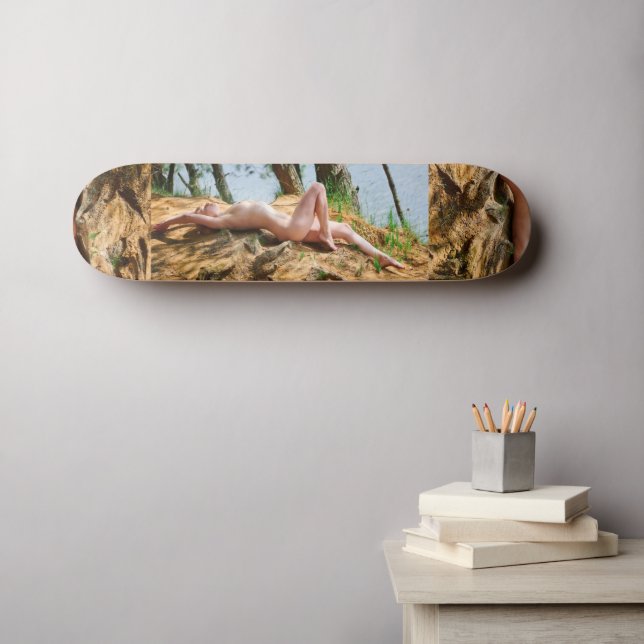 Skateboard Modelo femenino de baños de sol Thunder_Cove (Arte de pared (horz))