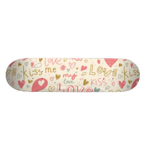 Skateboard Modelo romántico con los corazones y los labios