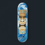 Skateboard Monograma azul de ola de tiki playa<br><div class="desc">Atrapar algunas olas callejeras con esta isla tropical de playa tiki. A los patinadores les encantará subirse a su tabla y golpear la acera,  acera o media tubería. Fondo unico de olas con tiki divertido.</div>