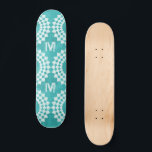 Skateboard Monograma blanco azul abstracto moderno<br><div class="desc">Patinaje de Monograma Blanco Azul Resumen Moderno. Patinaje moderno fresco con monograma y un patrón abstracto de azul y blanco. Diseño inspirado en los hermosos colores del cielo.</div>