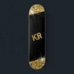 Skateboard Monograma de la Purpurina de oro negro Girly<br><div class="desc">Patineta personalizada Purpurina de color negro y oro con dos iniciales de monograma impresas en personalizado personalizables con un llamativo y audaz trabajo de arte impreso con un estilo purpurinoso perfecto como decoración de pared,  keepsake o skateboard de diseño para usar en el parque.</div>