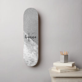 Skateboard Monograma de mármol plateado Glam Silver Purpurina