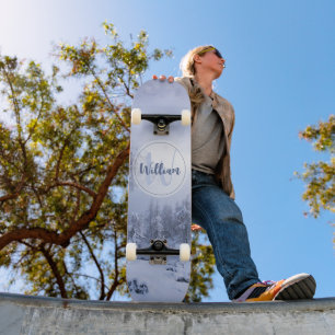 Skateboard Monograma de niebla del bosque de abeto de inviern