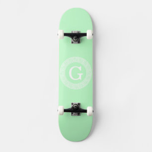 Skateboard Monograma dominante griego blanco de la inicial