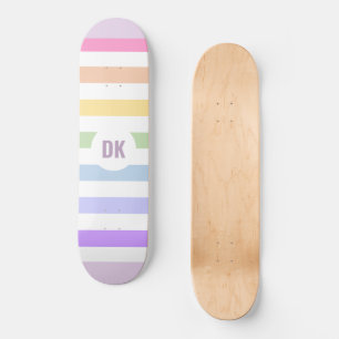 Skateboard Monograma en franjas arcoiris de Pastel de Círculo